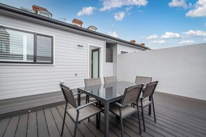 Outdoor dining - Brisbane Terrace - Hobart Inner City - Free Parking - Free WIFI (Hobart)