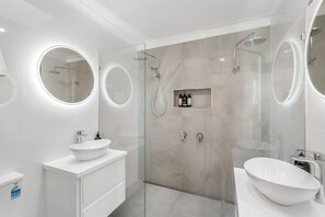 Hair dryer, towels - Brisbane Terrace - Hobart Inner City - Free Parking - Free WIFI (Hobart)