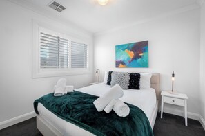 3 bedrooms, desk, iron/ironing board, free WiFi - Brisbane Terrace - Hobart Inner City - Free Parking - Free WIFI (Hobart)