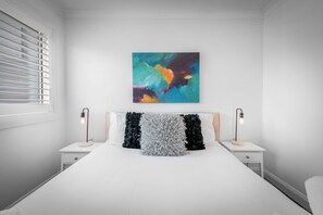 3 bedrooms, desk, iron/ironing board, free WiFi