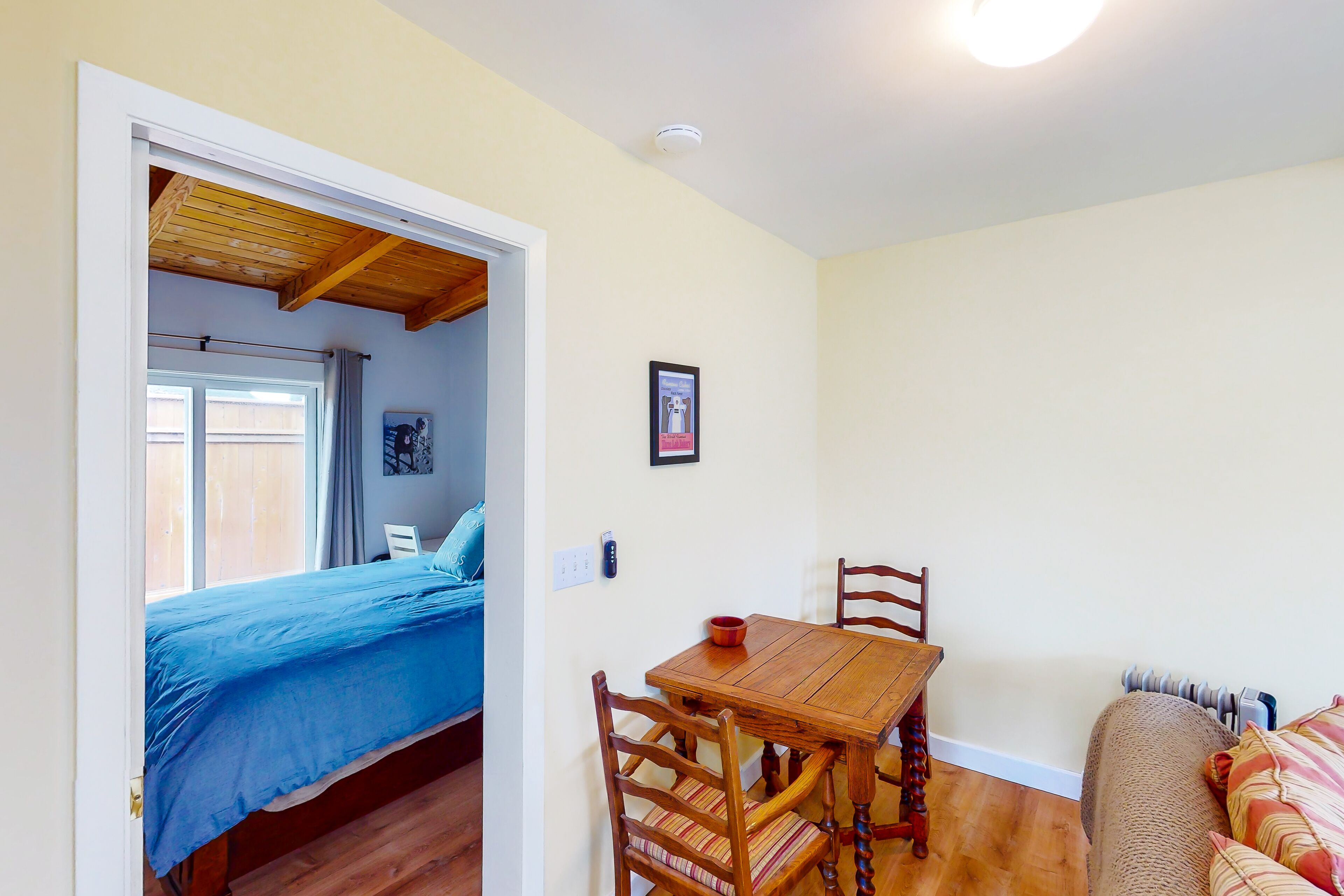 Seaside cottage with deck, washer/dryer, full kitchen, & great location