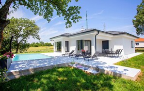 Pool - Beautiful home in Rasa (Rasa)