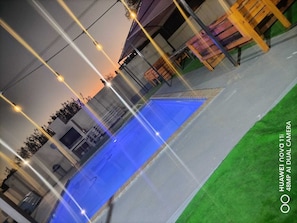 Fassade der Unterkunft – Abend/Nacht