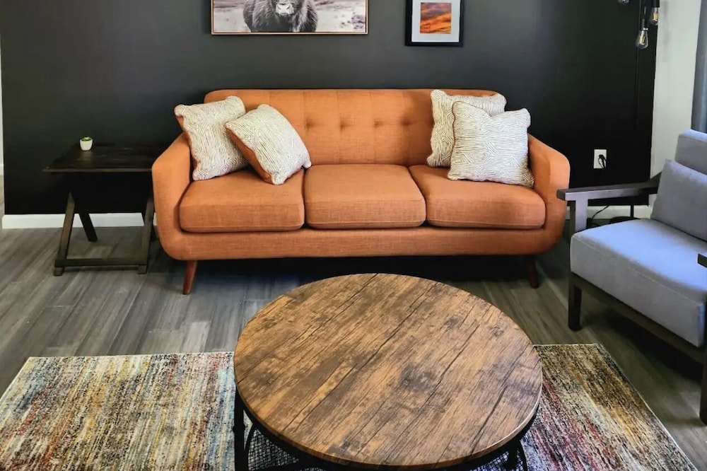 Journey To Valpo | Home Near Downtown!