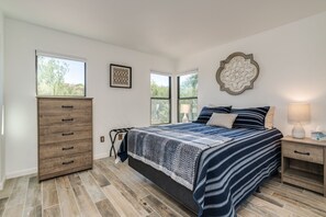 3 bedrooms, desk, iron/ironing board, travel cot