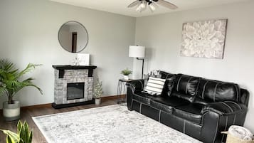 Smart TV, fireplace, table tennis