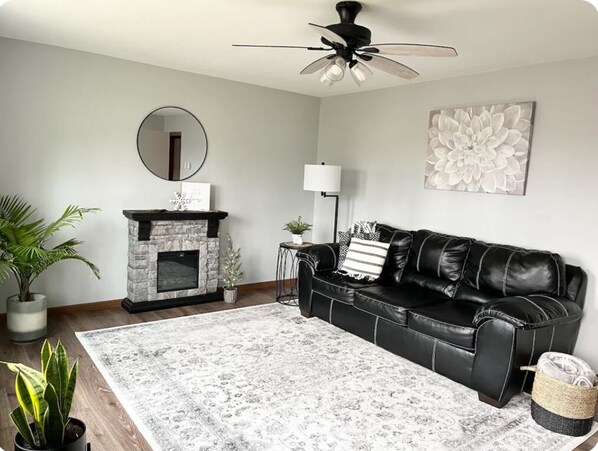 Smart TV, fireplace, table tennis
