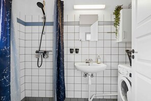 Shower - Holiday apartment with pool on Bornholm (Gudhjem)