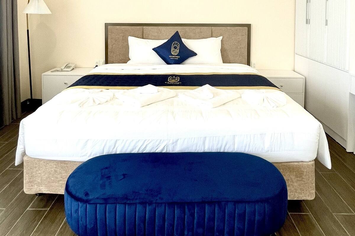 Deluxe Double Room | Minibar, soundproofing, iron/ironing board (on request), free WiFi