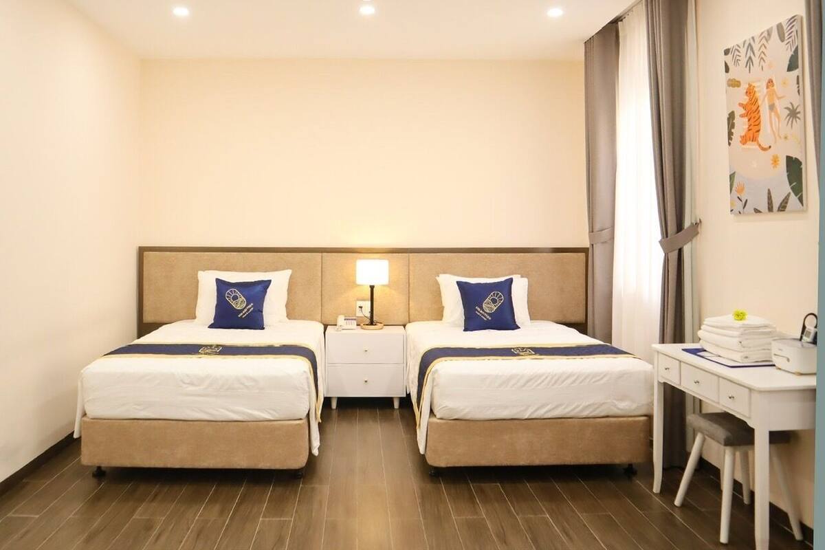 Deluxe Double or Twin Room | Minibar, soundproofing, iron/ironing board (on request), free WiFi