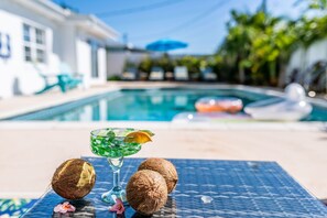 Piscina all'aperto, una piscina riscaldata