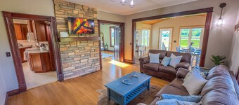 3 Peaks Farmhouse- Beautiful Remodel with Scenic Views + Root River Trail access