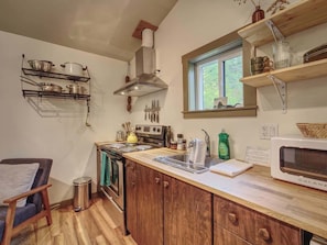 Refrigerador, microondas, horno, placa de cocina