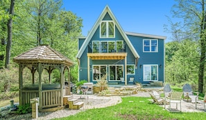 Terrace/patio - Beautiful Lake Michigan view + Private beach (South Haven)