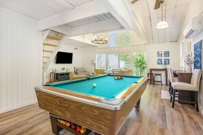 Spielezimmer