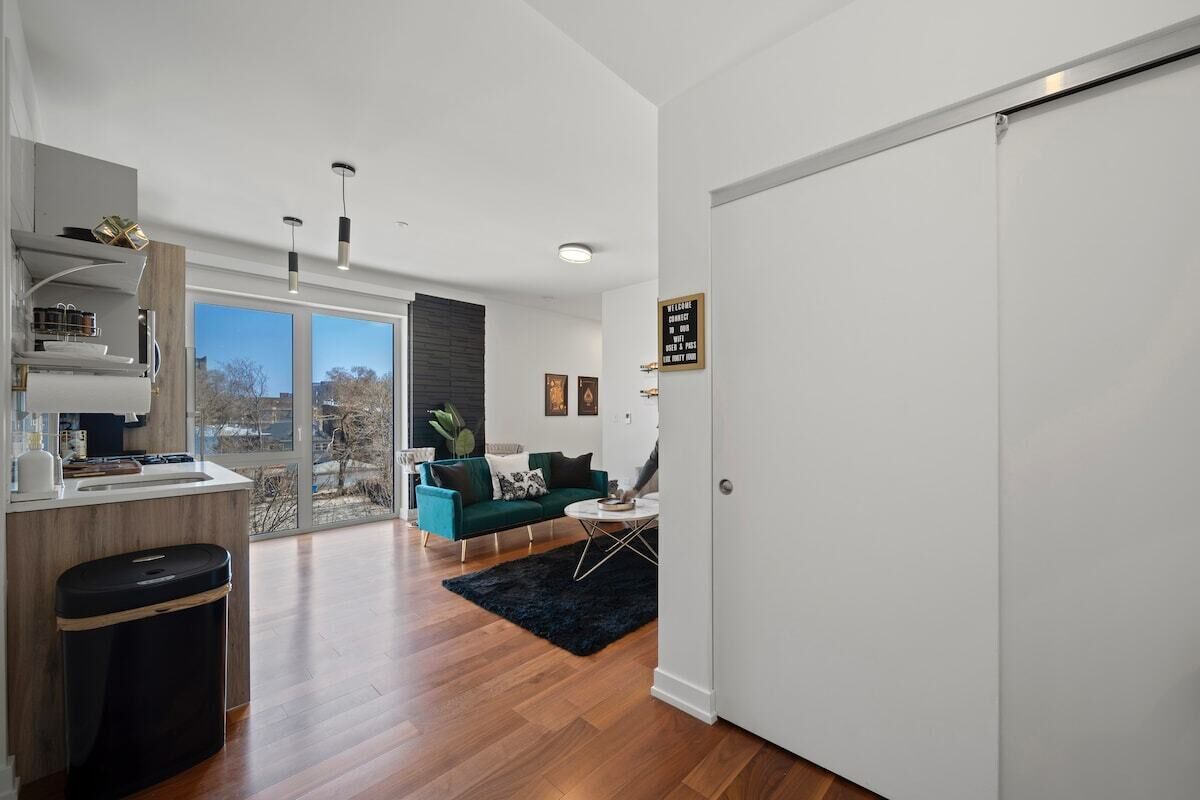 Modern Lux | Uptown Chicago! Steps to Aragon+Metro