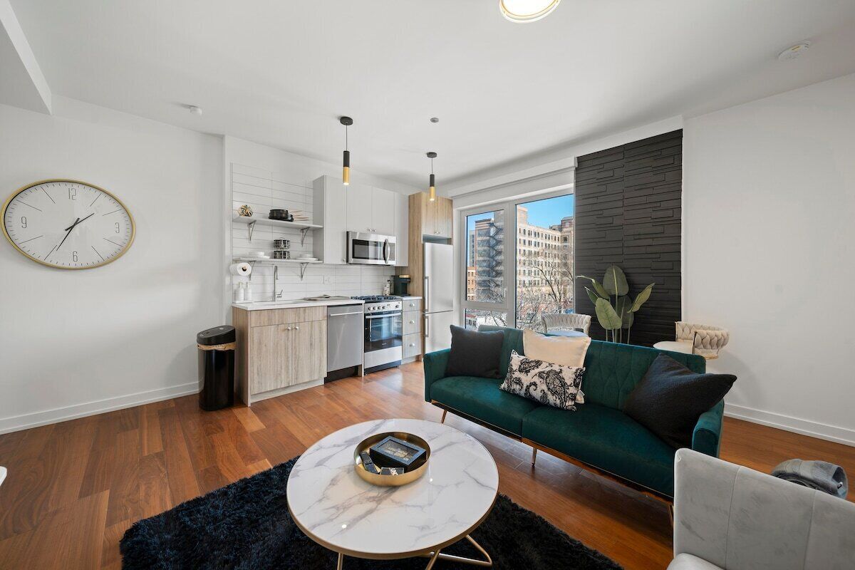 Modern Lux | Uptown Chicago! Steps to Aragon+Metro