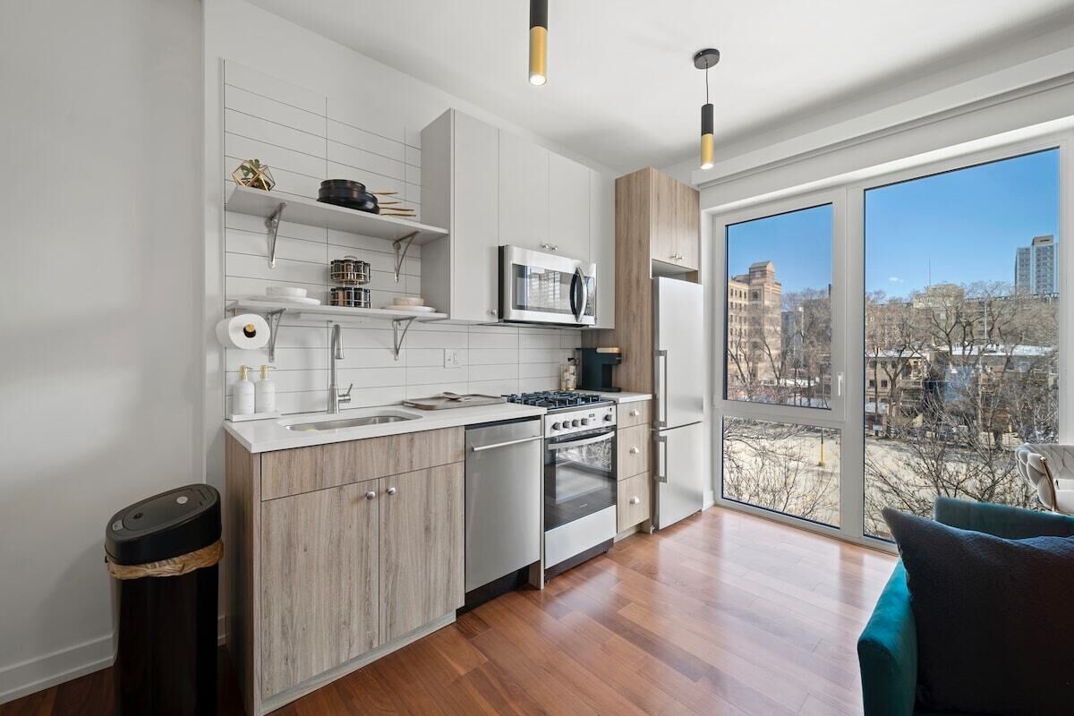 Modern Lux | Uptown Chicago! Steps to Aragon+Metro