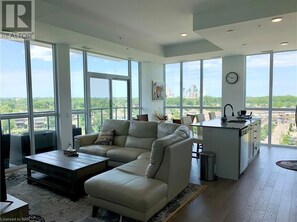 Living area - Niagara Falls (Niagara Falls)