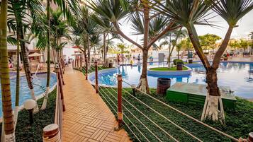 6 piscinas externas, guarda-sóis, espreguiçadeiras