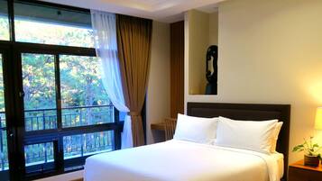 1 bedroom, premium bedding, down comforters, free minibar