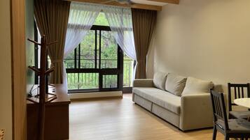 Suite | Living area | 50-inch Smart TV with digital channels, TV, Netflix