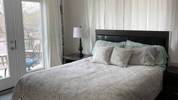 3 bedrooms, desk, free WiFi, bed sheets