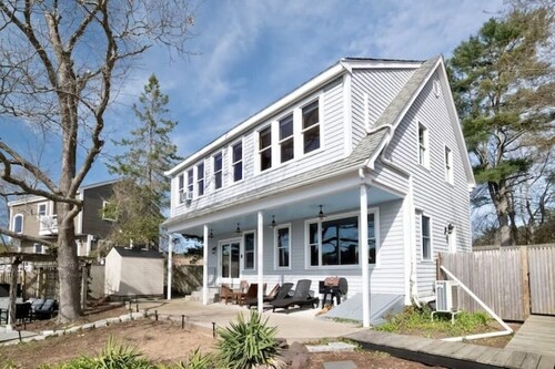 Waterfront Pond House – Private & Peaceful Getaway