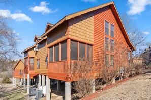 A wooden house with a balcony, a chimney, and a window. - Great Cabin, Close to the Pool, Relaxing Views! 2 Minutes to Tanger Outlets! (Branson)