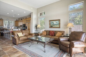 Télévision, cheminée, lecteur de DVD