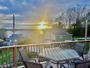 Outdoor dining - Mississippi River view Lodge with hot tub! Sleeps 14 (Lynxville)