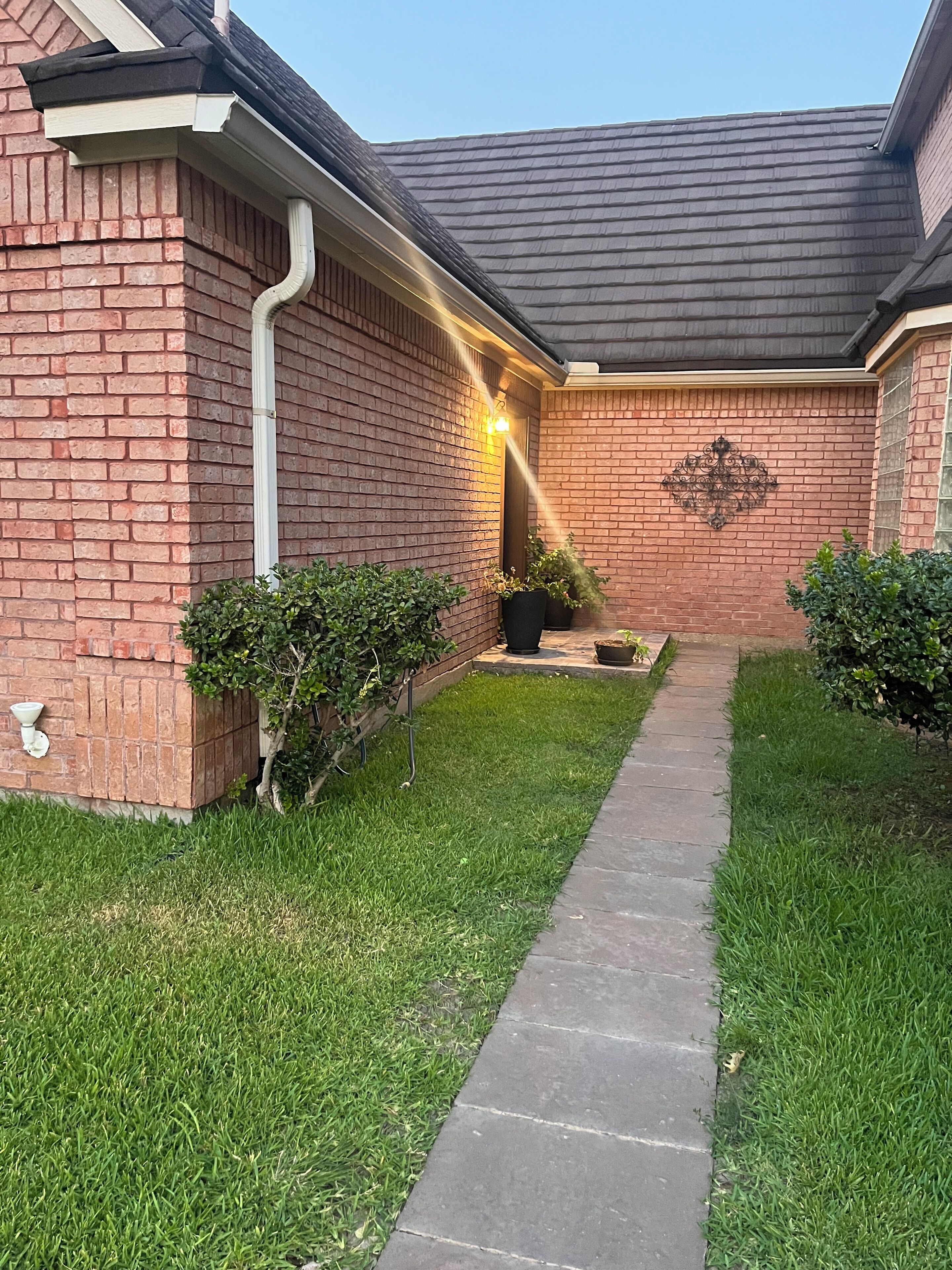 Studio apartment in Gated Community ~ 15 minutes from DFW Airport/Six Flags