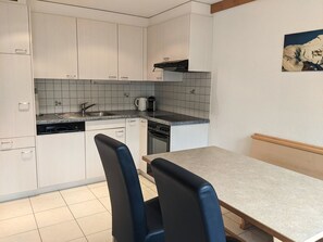 Réfrigérateur, lave-vaisselle