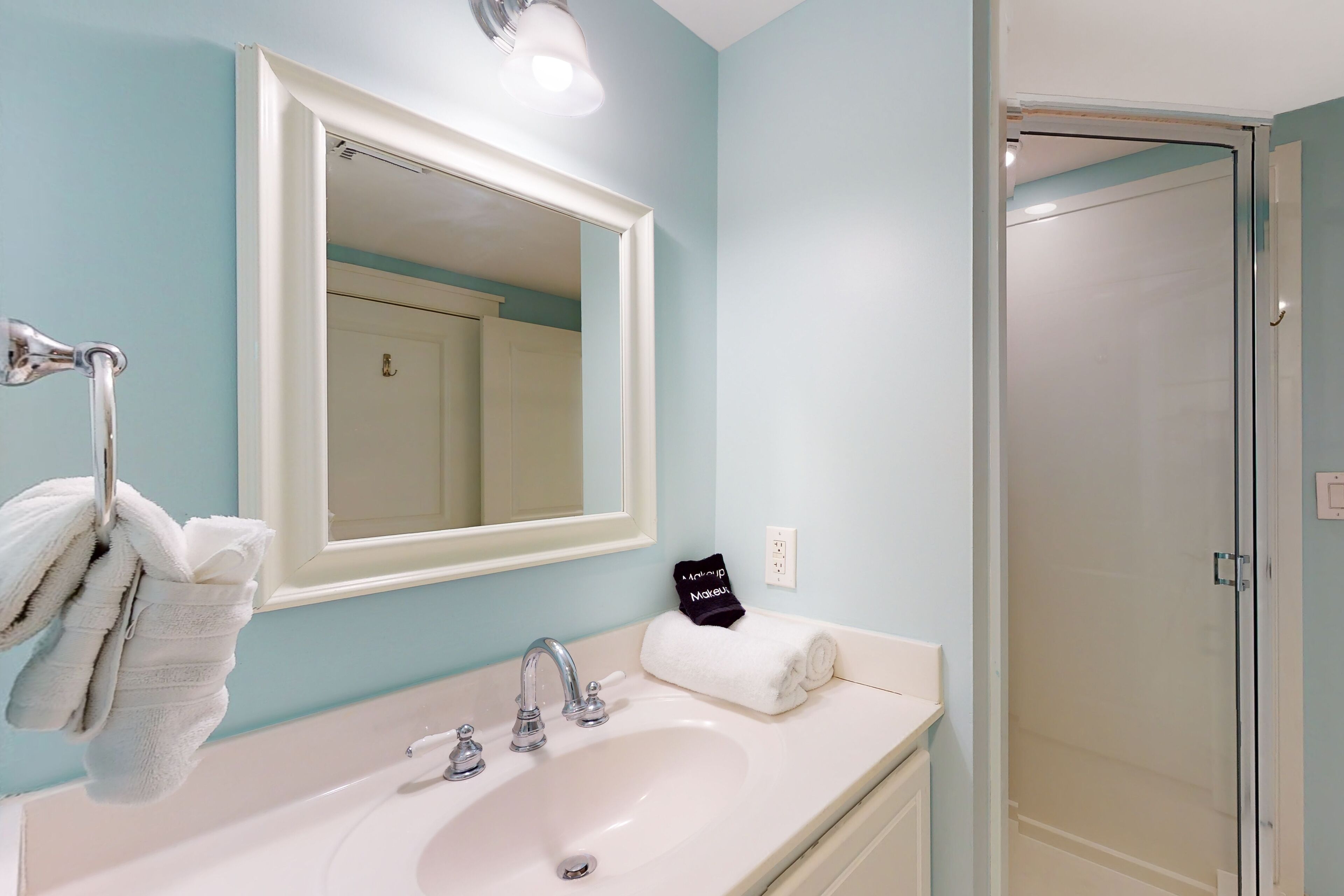 Pleasant Waterscape ocean view condo with pool, kitchen, balcony, & washer/dryer