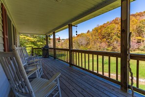Property grounds - Private Creekside Family Home. Yard, Game Room & Deck (Sparta)