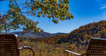 Private Creekside Family Home. Yard, Game Room & Deck