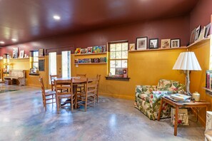 Interior - Private Creekside Family Home. Yard, Game Room & Deck (Sparta)