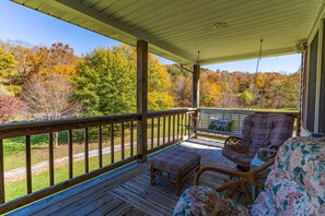 Property grounds - Private Creekside Family Home. Yard, Game Room & Deck (Sparta)