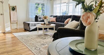 Remodeled, cozy, vintage charmer