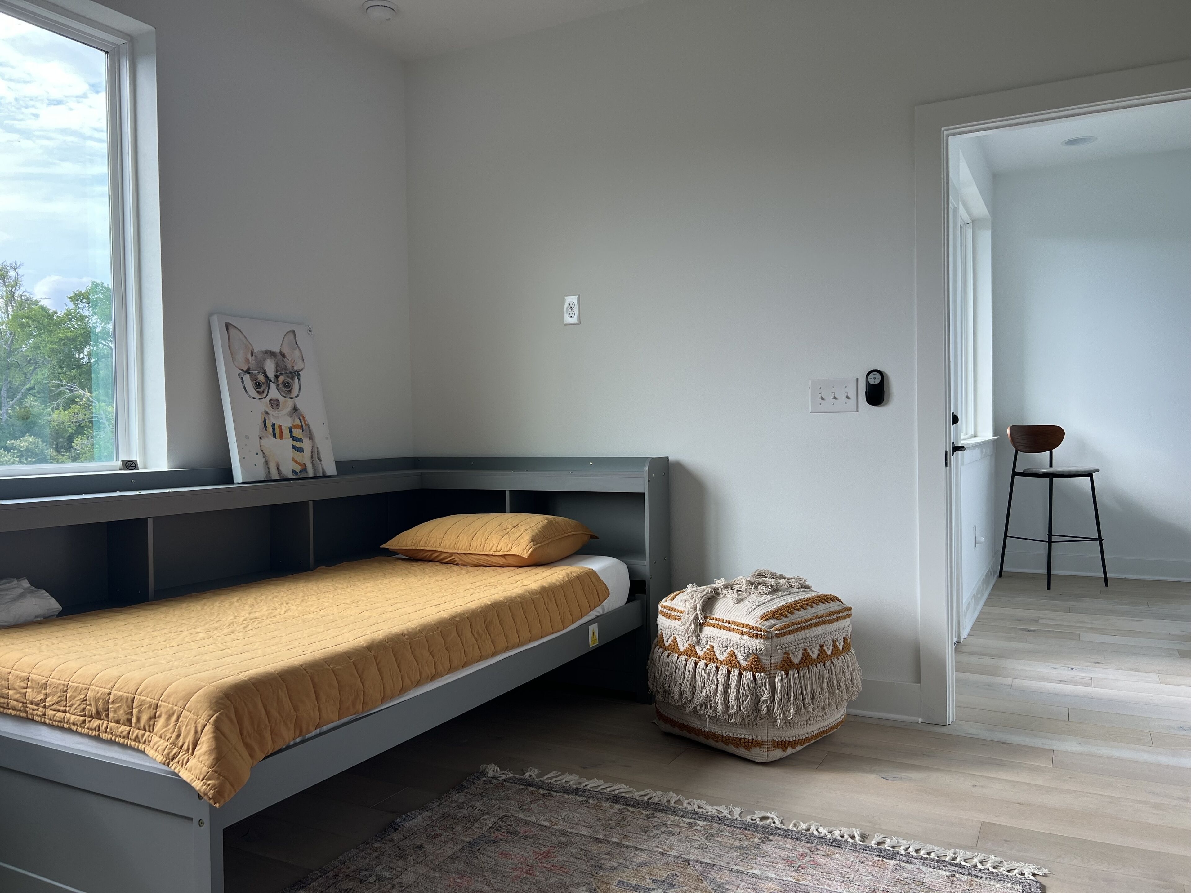 3 Private Balconies.  Sleeps 5.  5 Min From H-E-B and Muller Park 