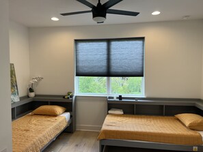 3 habitaciones, escritorio, tabla de planchar con plancha y wifi gratis