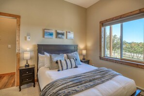 4 bedrooms, iron/ironing board, free WiFi, bed sheets - Sierra Vista: Stunning Views, Gas Firepit, Deck, Games, 5 mins to Shops, 10 mins to Hot Springs! (Pagosa Springs)