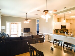 Living area - Arlington House (Natchez)