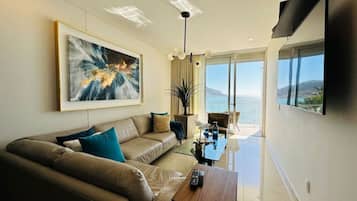 Smart TV, video games