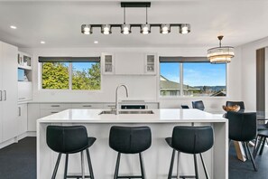 Frigorifero, microonde, forno, lavastoviglie