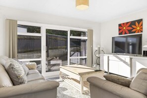 TV, fireplace, offices