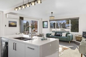 Interior - Kensington Gem-Family Getaway (Taupo)