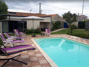 Piscina all'aperto, una piscina riscaldata
