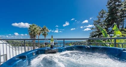 Palm Beach Cottage with Private SpaPool, Air-con and Wifi