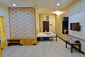 Luxury Quadruple Room | Free WiFi, bed sheets - Poppys Olive De Villa (Vanur)